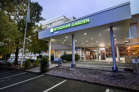 Eingang des Wyndham Garden Kassel Hotels