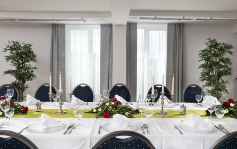 Elegant dinner in banquet room